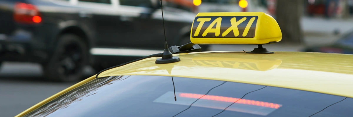 Santorini Airport Taxi Fares in 2026: What the Meter Should Say, Counted Line by Line
