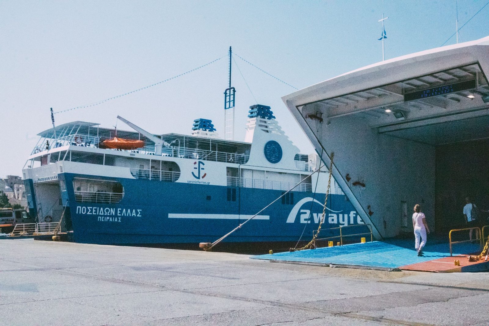 Fly or Ferry from Athens to Santorini: How to Choose in 2026