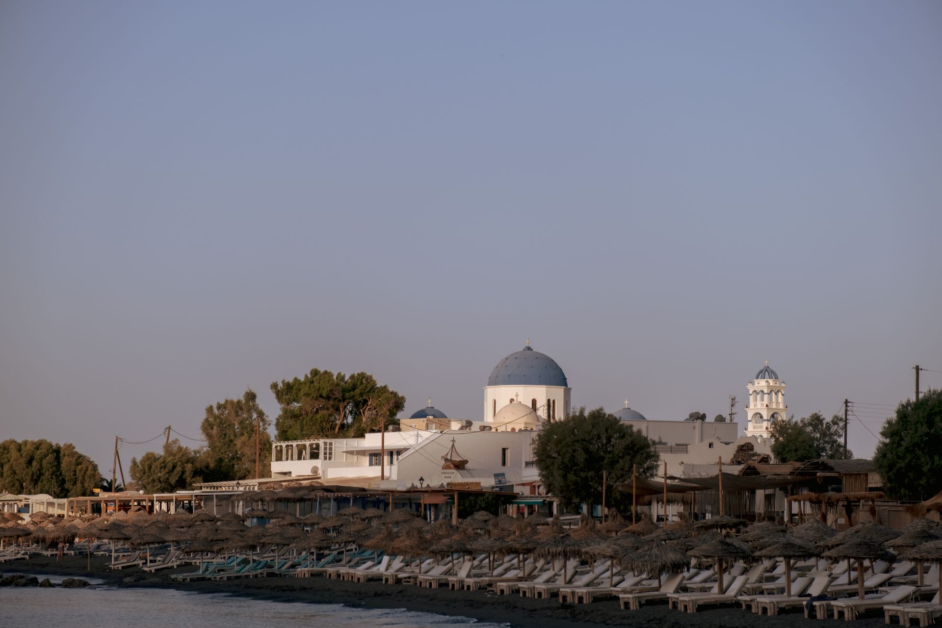 Santorini Airport to Kamari: Transfer, Taxi or Bus Compared